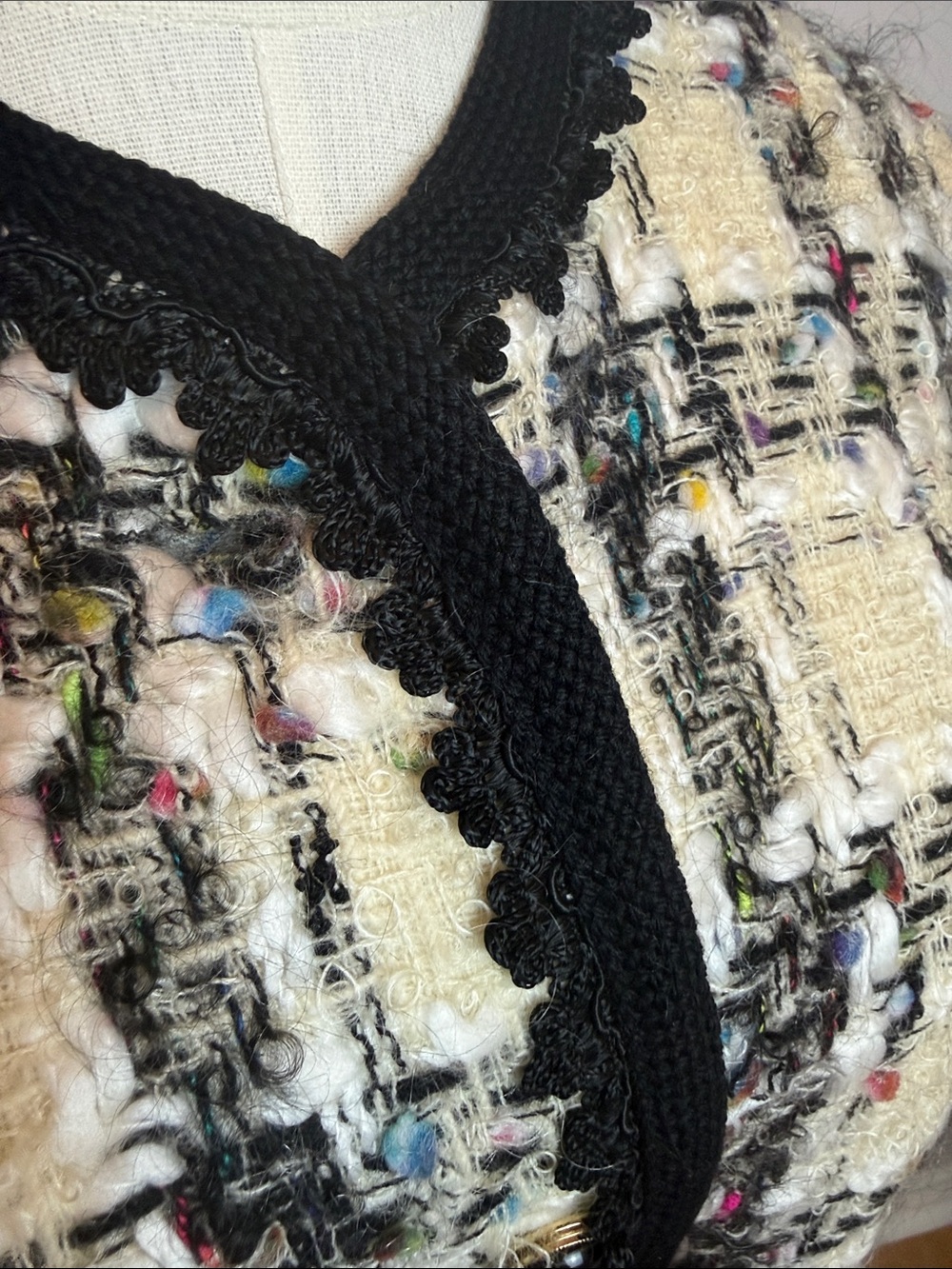 ✨Vintage VIRANI White Label Plaid Tweed Bouclé Blazer Jacket (Chanel Style)✨ - Picture 6 of 10